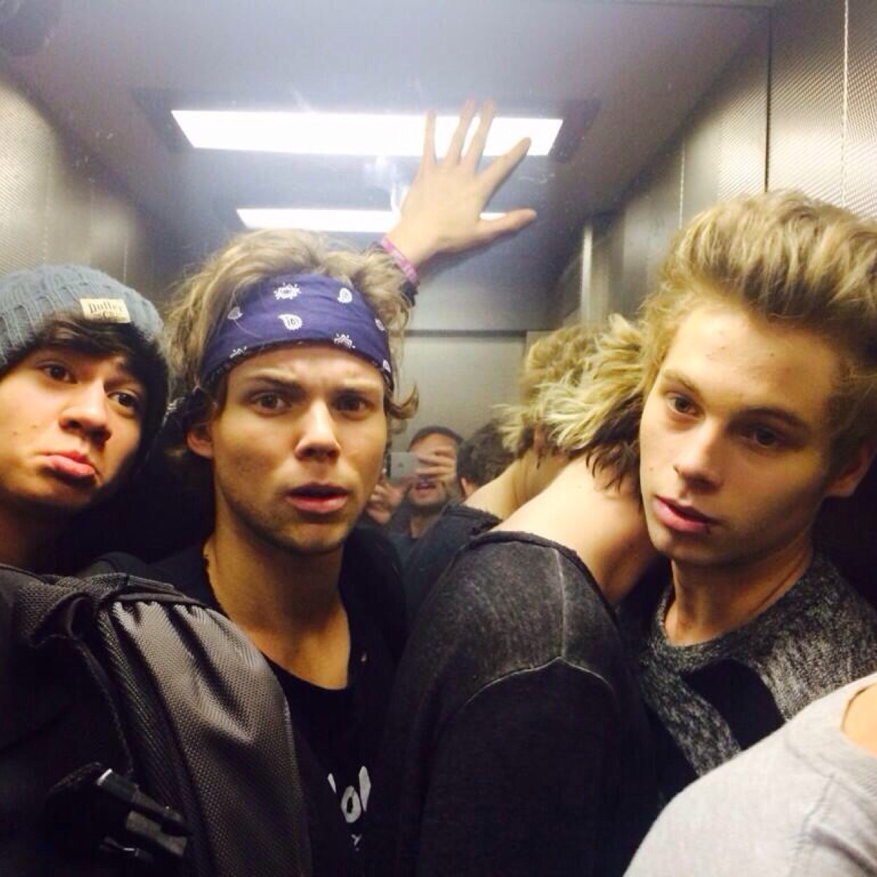 yeah basically, im obsessed with boys that dont know about my exsistance
