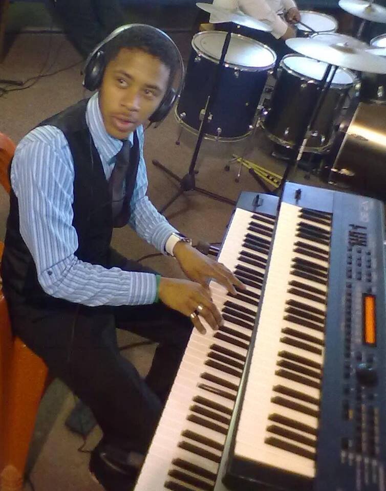 Owner of @Sound2theT and freelance Keyboard player Music director, Producer, Sound engineer  and Song writer. 
follow me on insagram @timmy_on_keys