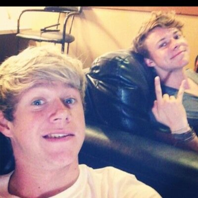 For a free follow: go follow @ash__irwin5sos and wait for a follow back