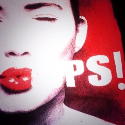 ZoeTheGlitch's profile picture. Con dita, limone e zucchero. Come mi piace per le fragole.
Mi danno i punti. Su una scala da uno a dieci... io scendo.
State Rock!