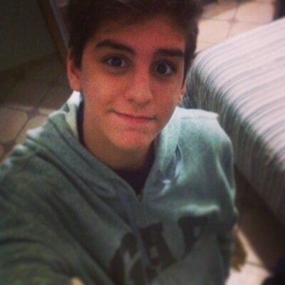 Sei lá......Mil tretas.
Instagran: _belinassi_
Facebook: Lucas Thibodeau
                 ;D