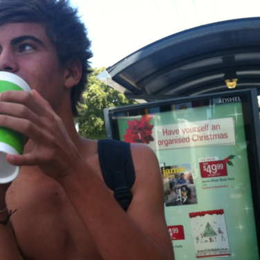 LeonardoPinh's profile picture. Mudei, os meus conceitos me valorizei, saí pra balada, eu me libertei dei a volta por cima... Fã do @MarcoseBelutti