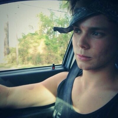 FOLLOW @sassyhemminggs AND ASK FOR A FOLLOW BACK