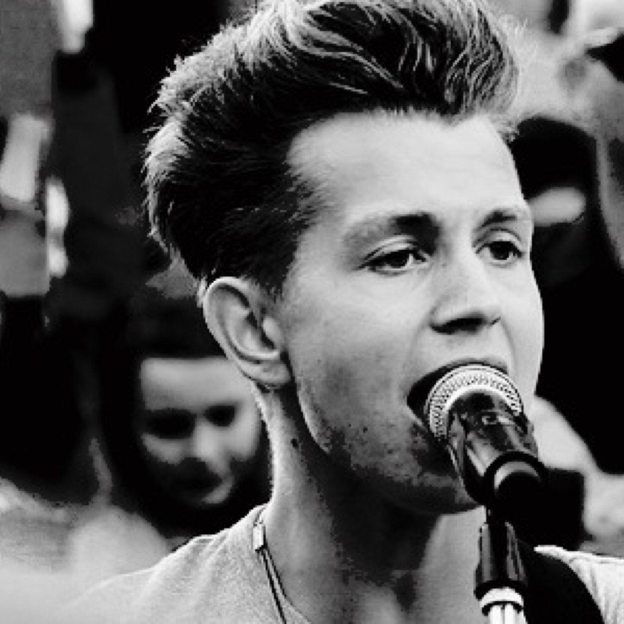 Free follow from @ohsovamps so please go follow her!
