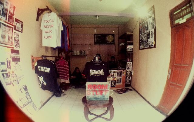 Jualan merch band lokal , luar , sport dll ! Working class pokona mah ! Cp : 085322400642 •PIN : 24CF8208