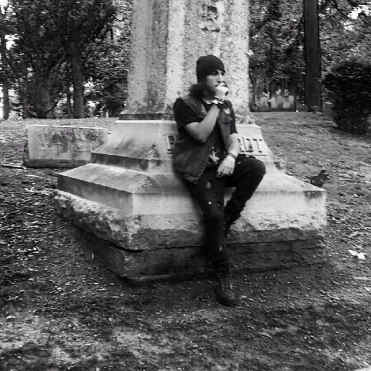 Im jake duh._. I love music A7X BVB BMTH AA MIW etc.. Im a loner boner and im here for anyone who needs help. So anyone feel free to follow and DM me.