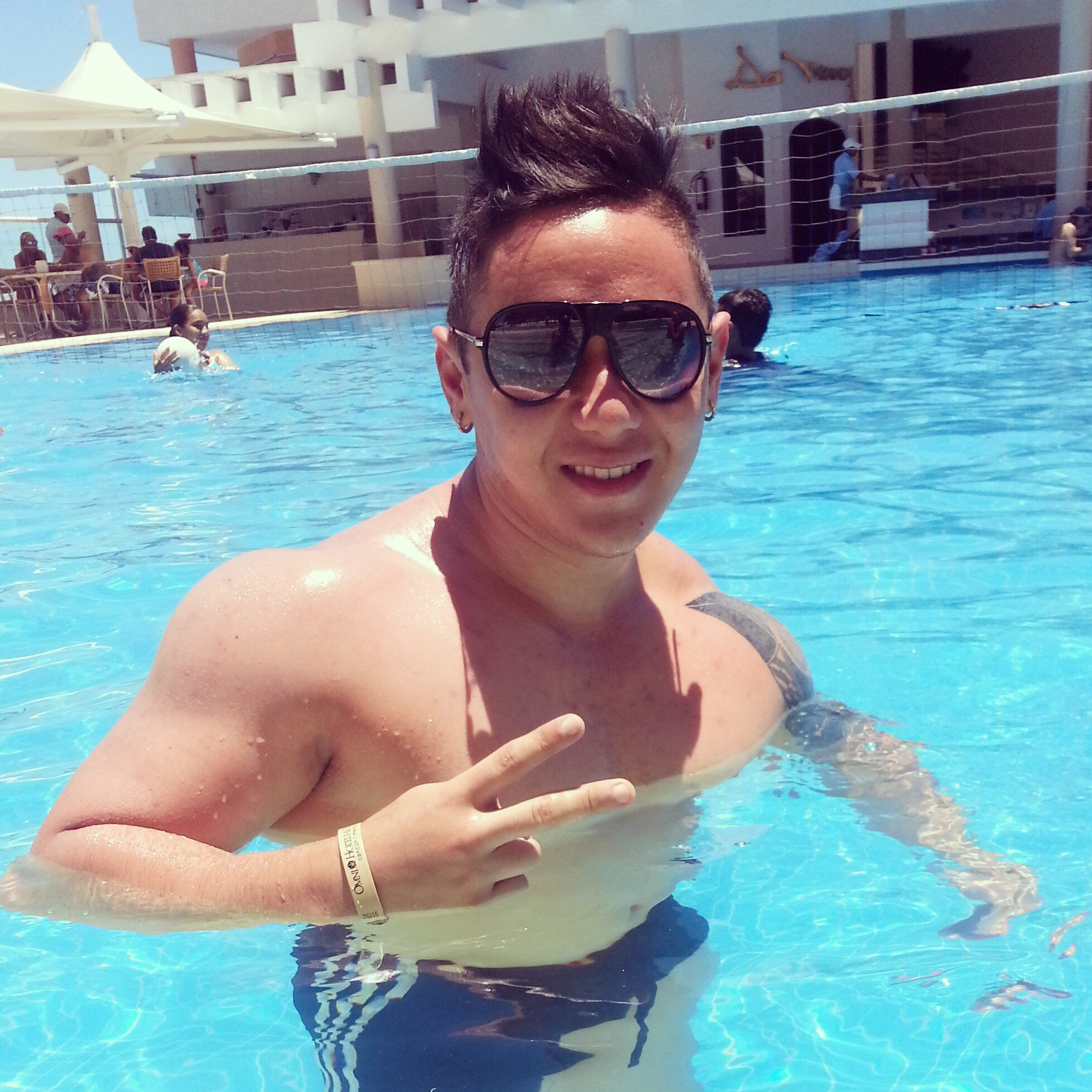 Facebook: Alberto leon
