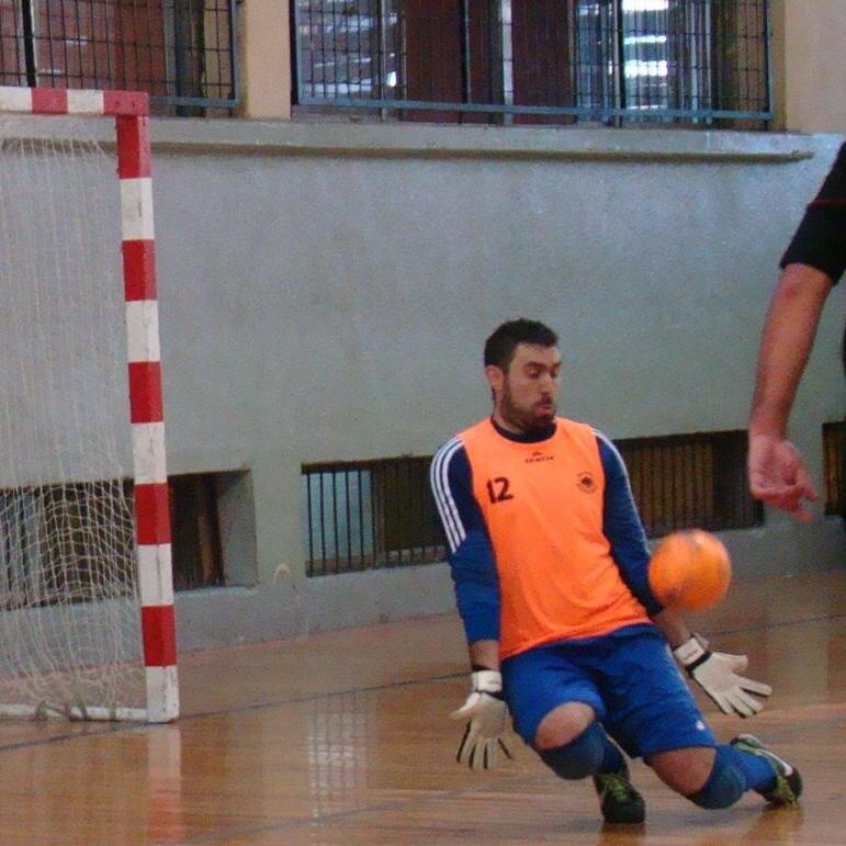 Médico. Arquero en Club Alemán de Mendoza. Orgulloso DT de Rústicas F.C. Enfermo hincha del Tomba!