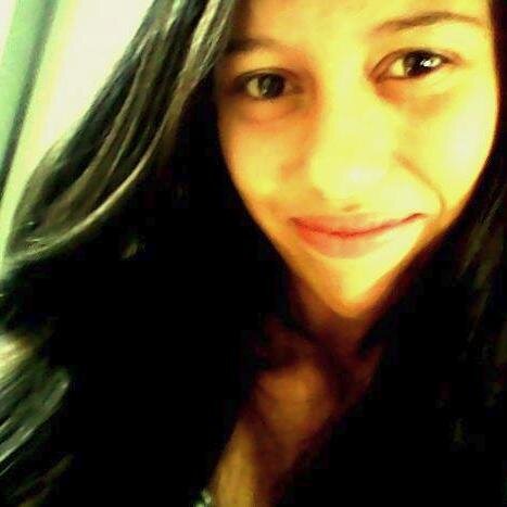Eu sou chata, ciumenta, legal, bipolar, louca, feliz, sorridente, amiga, companheira, confidente & besta!!!

Essa sou eu '-'