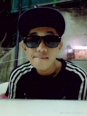 (ʃƪ´⌣`) Panggilan: Cholis. Suka Berteman. Hobby: Musik dan Foto. Semoga sukses dan Salam Kenal ( ˆ⌣ˆ )