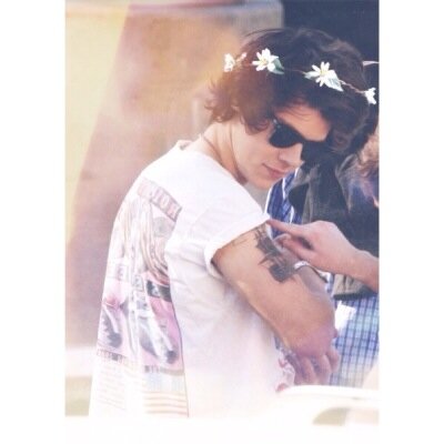 Pleeeeeeaaassee go and follow @iHarrysmiiles bc I just gave u a free follow! You're wonderful❤️
