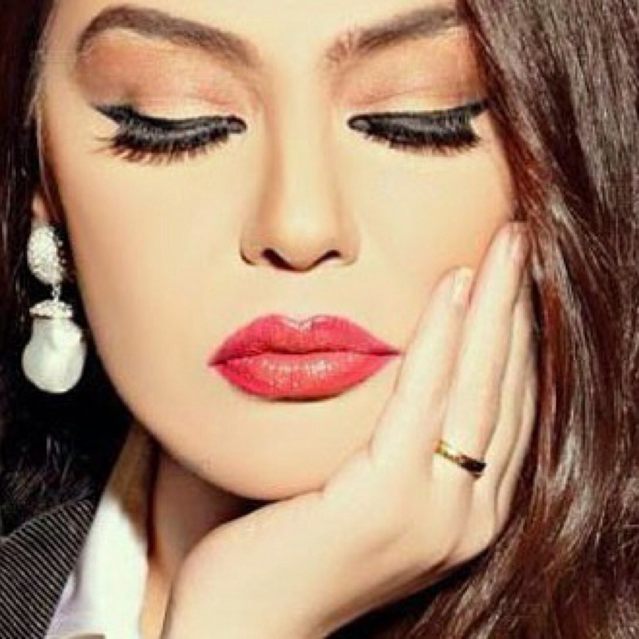 عزة ظمأ ولا مذلة سحاب !مهتمة بالتصوير، استغفرالله واتوب اليه انه التواب الرحيم.