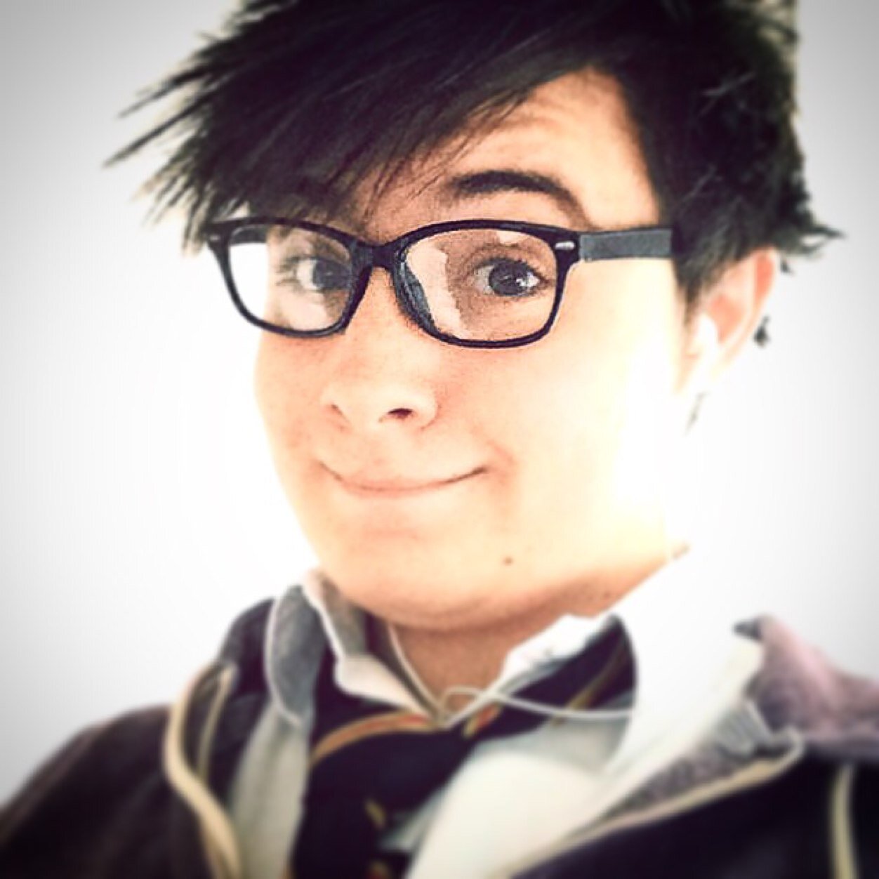 I am a 15 year old guitarist from a band named tripwire :) if you follow me be sure that ill follow you back