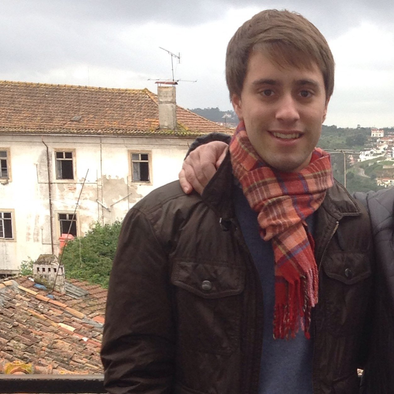 21 años. Español, manchego y madridista. Estudiante de Farmacia en la UCM. Colegial del CMU Marqués de la Ensenada.