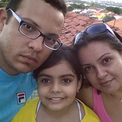 Feliz pela família que tenho