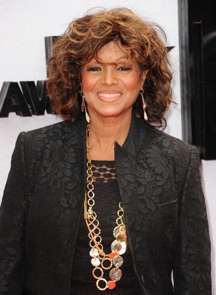 HI Twitter This is a Rebbie Jackson fan page please follow us!