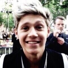 DONT FOLLOW ME FOLLOW @niallipstik AND RT THIS ↓↓↓