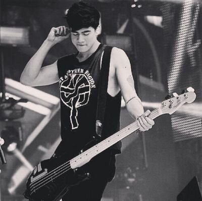 calum loves you ((@pursuitofhood))