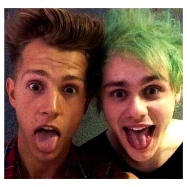 FOLLOW @canadianaussies