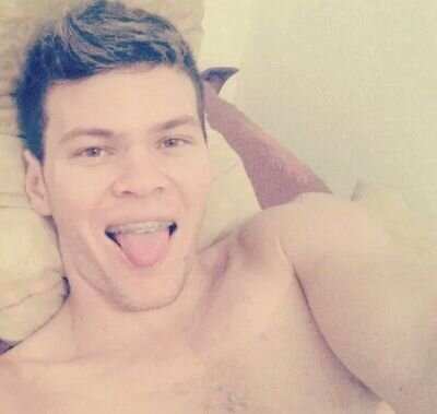 21 Anos,Sagitariano, & Adoro fazer novas amizades e sair com Meus Amigos!