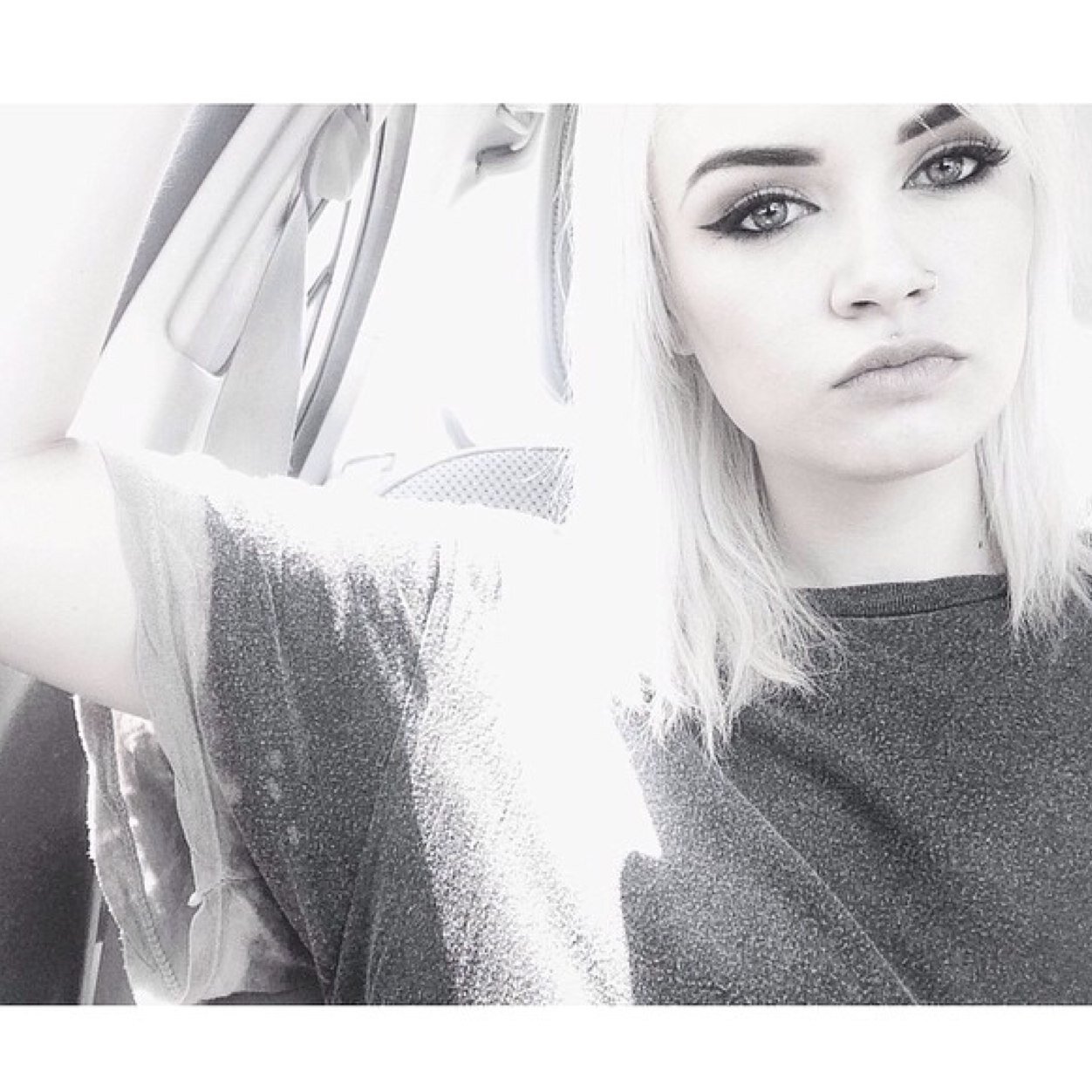 ashIeyfeasvl's profile picture. You're cold and I burn.