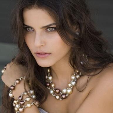 Lareu1968's profile picture. 29. Gitana. Tengo una pierna de plástico, pero llevo escote para compensar. Tengo una tienda de comidas preparadas. ¡Las hago yo!