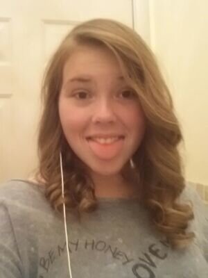 I love music♡ 
Smile and make the best of life (: im always here if anyone needs to talk or needs a friend:) just keep moving forward!!!