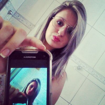 Não tenha medo de se entregar , de ser feliz . Aprenda a correr atrás dos seus objetivos , de nunca desistir...
Nathi.Morato