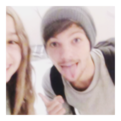 layoutsbabe's profile picture. To request any layout you need to follow me and you have to rt and tweet me the layout you choose and I'll dm it to you :) Only 2 packs for day. @tomlinflaws ❤