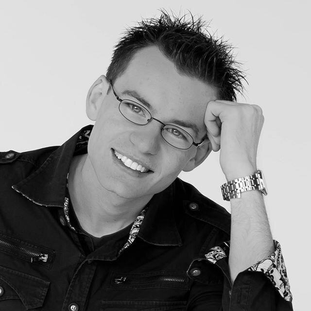 International Award Winning Magician Juggler and Speaker.