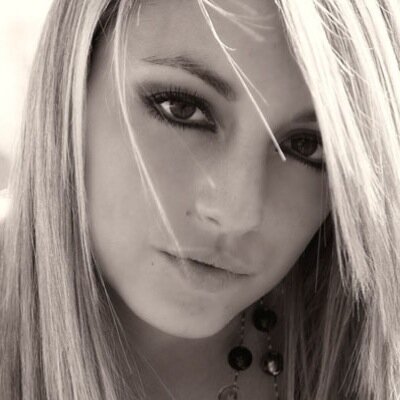 hey! Im Jessie! Tweet me, im bored.