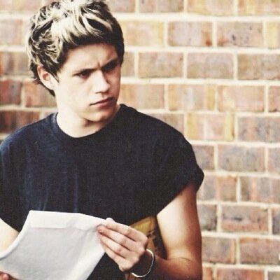 follow @cuddlxyziam