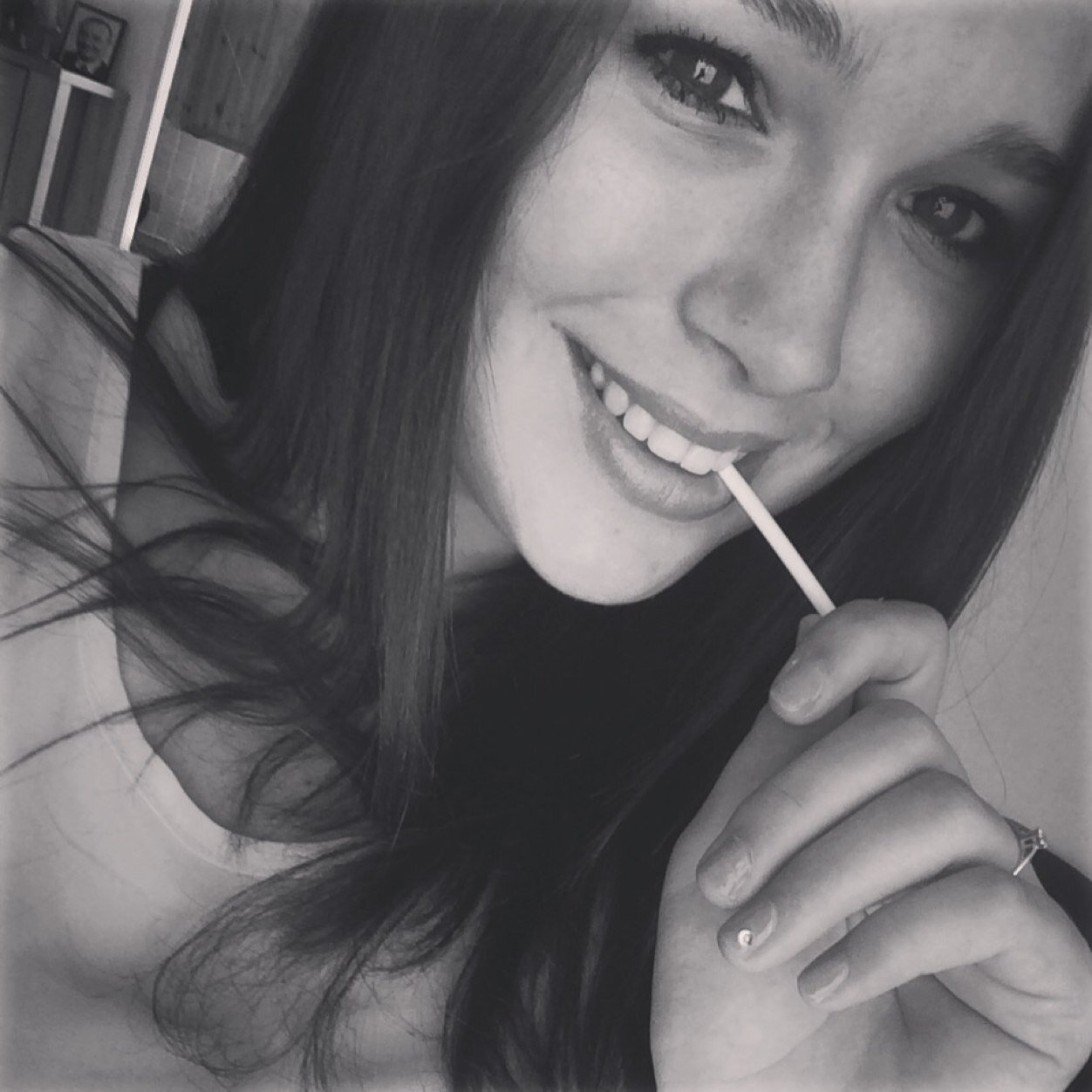 Instaa: Chayenne__x• 17jaar• a person who truly loves you is someone who sees the pain in your eyes, while everyone else believes in the smile on your face.