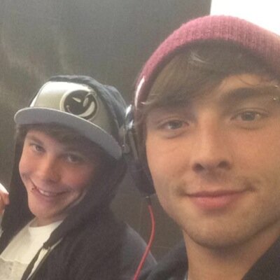 e3moans's profile picture. i smile because of Wes