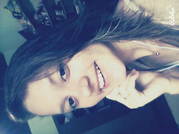 Muita coisa que ontem parecia significativa amanhã virará pó no filtro da memória. Mas o sorriso (...) ah, esse resistirá a todas as ciladas do tempo :)