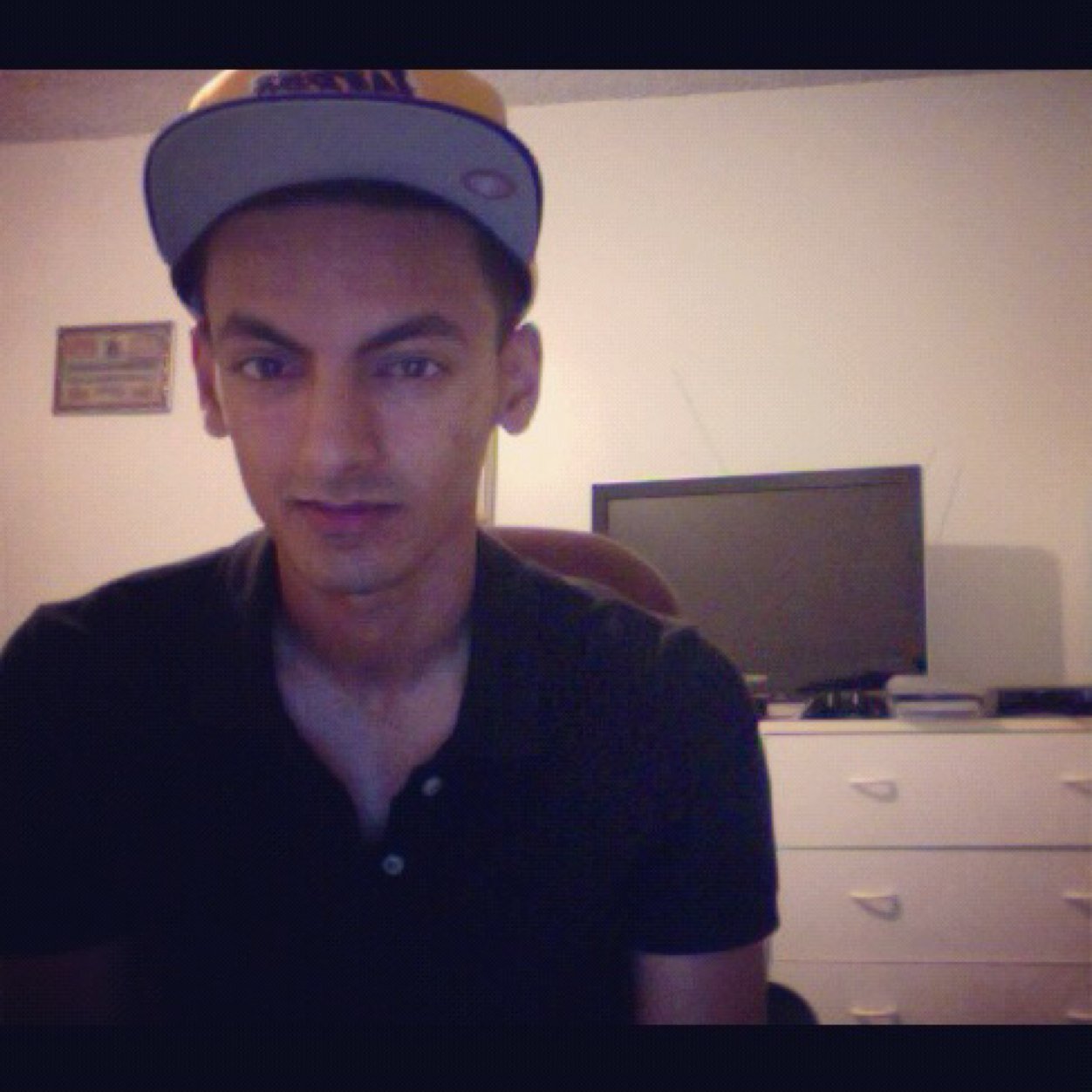 Instagram: uzzii