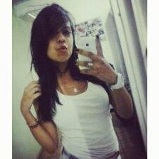 14 anos , Leonina ,Chata engraçada .São paulina ,chocolatra , boba, insegura, chorona, mandona, orgulhosa, irônica, sonhadora, & exagerada   (: