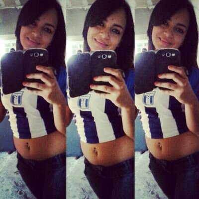 soy una chava muy coqueta♥ siempre me gusta lo bueno tengo muy buena educacion gracias a mis padres