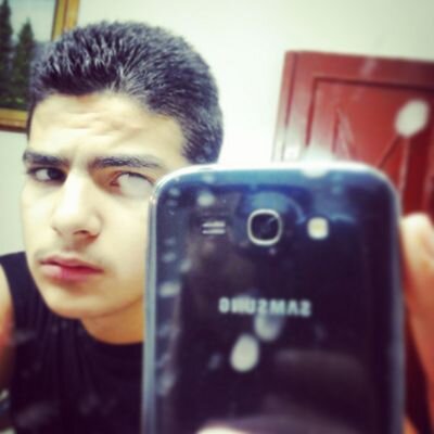 نصف جمال الرجل فيَ غضِ البصر والنِصف الآخر إخلاصُه لـ انثى
يسعدُها