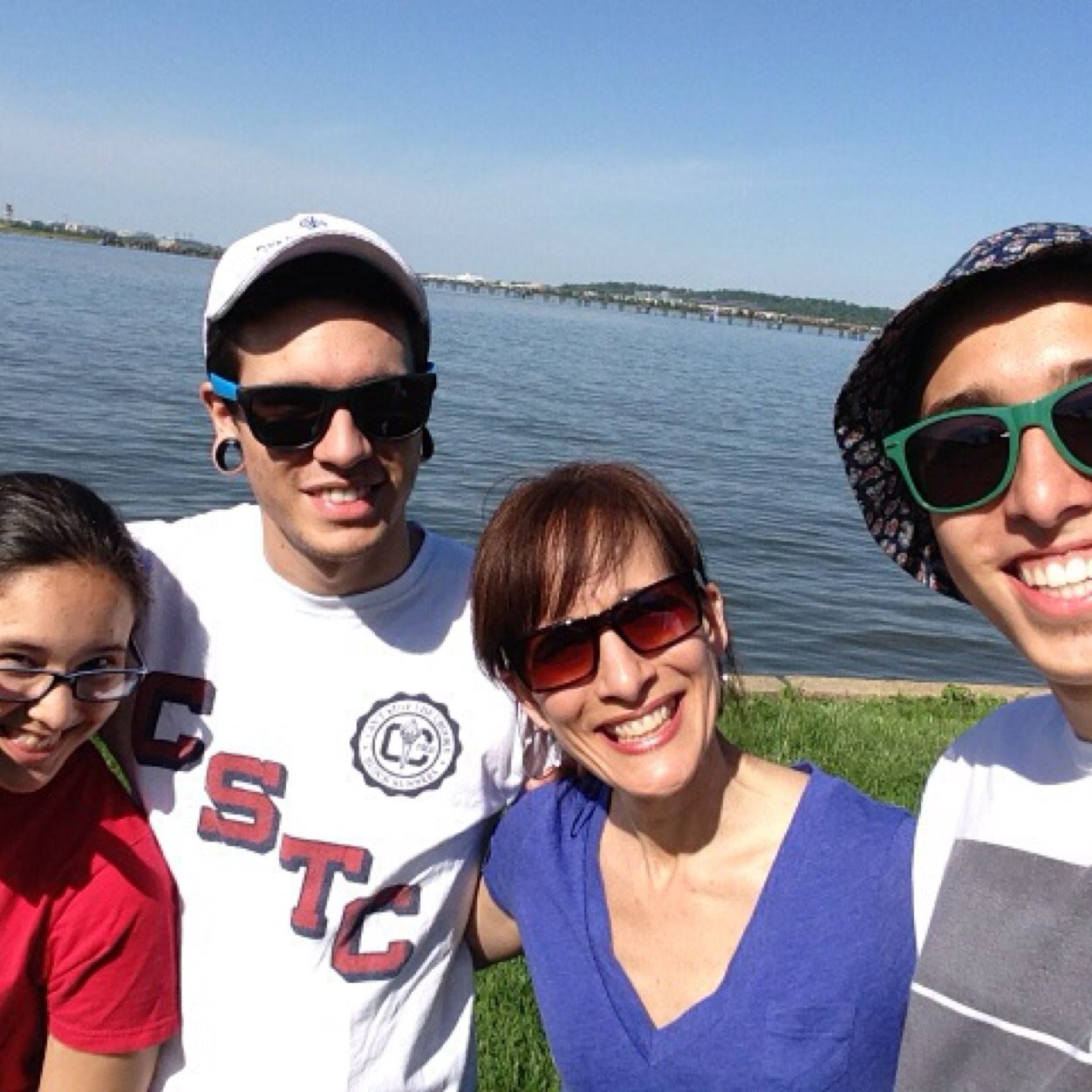 Youth mental health & suicide prevention advocate, social worker, Red Crosser, living with stage 4 EGFR lung cancer. Mom of three. Views are mine. #allforlucas