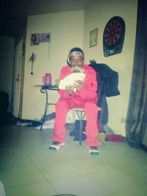 I AINT CHASIN SHIT BUT MONEY BITCH IM A TRAP STAR SO FOLLOW