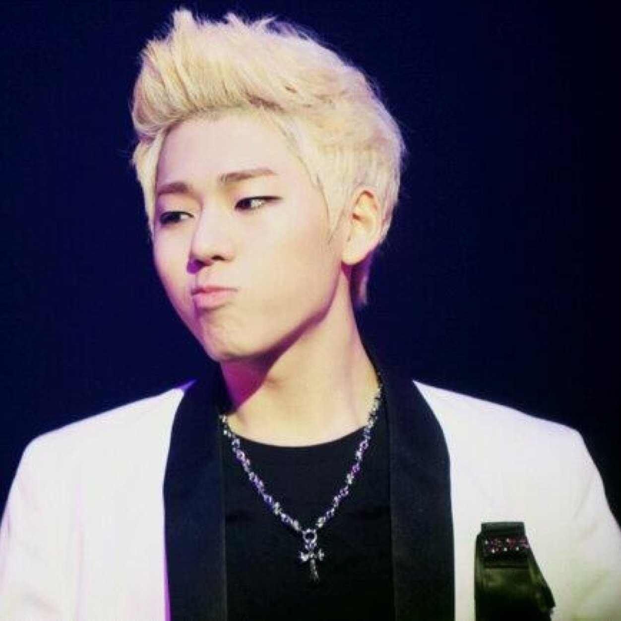 엠씨 작곡가 학생 세븐시즌스 블락비 벅와일즈. 92년 #frozenrpent #parody