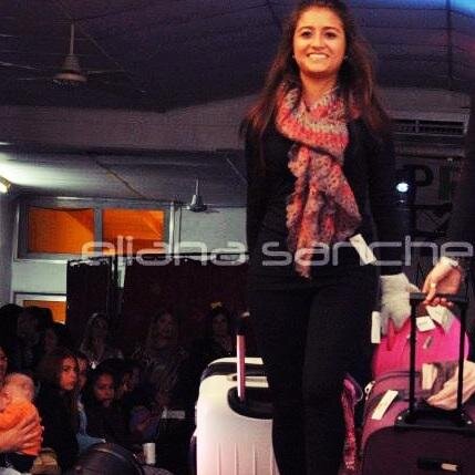 Ortizvanee's profile picture. Ten por deguro que si intentas besarme, no te detendre// Te perdi mil veces, te elegi otra vez// C.A.B.J