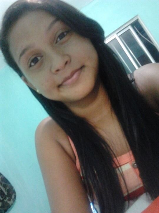 Eu sou meio pacata, às vezes impulsiva. Eu sou muito sensata, às vezes emotiva. Eu sou um tanto chata, um tanto positiva. Louca de fato, complicadamente viva!