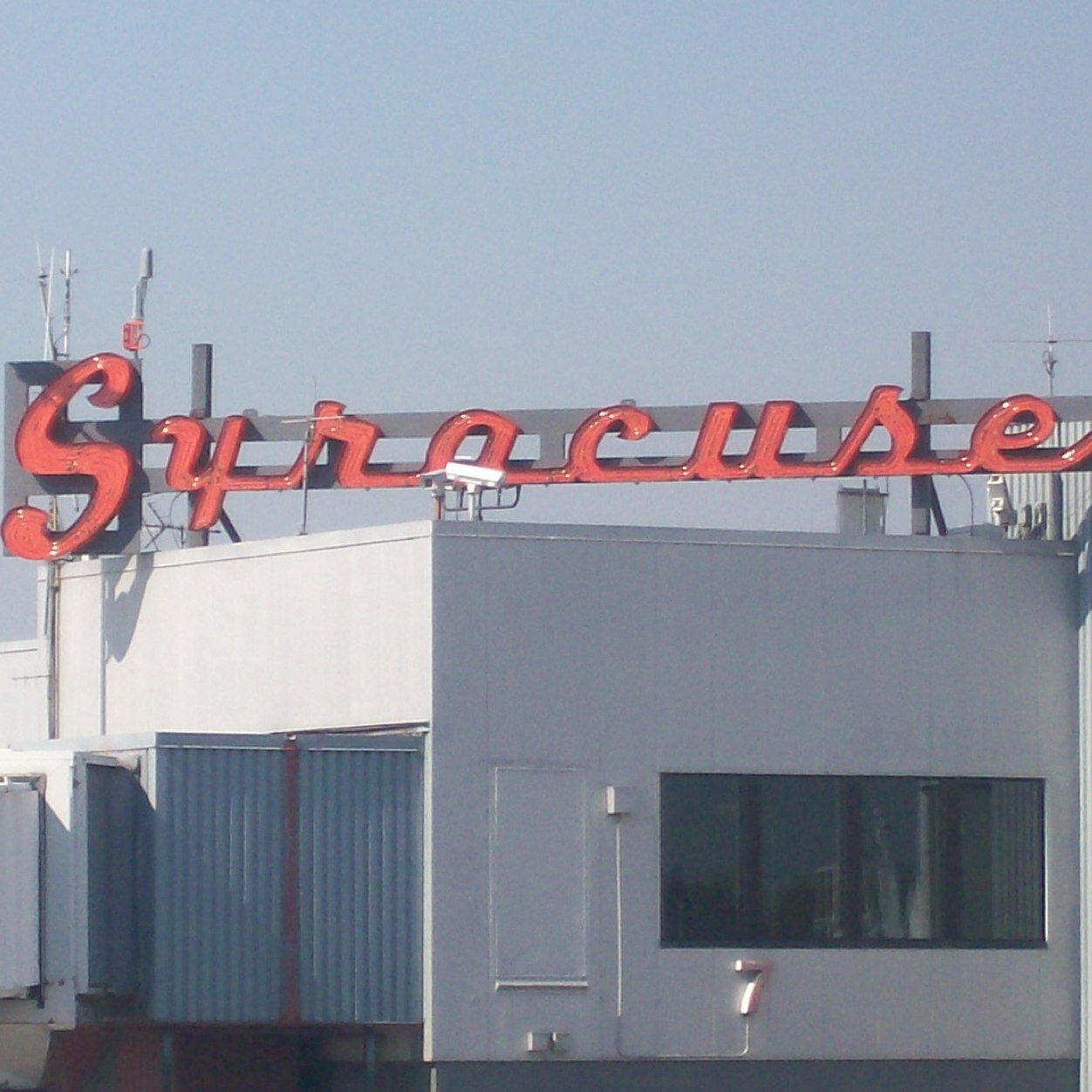 Cali born, Syracuse Alumni, Yankees & old time hockey. No NFL, NBA or Syr Crunch.