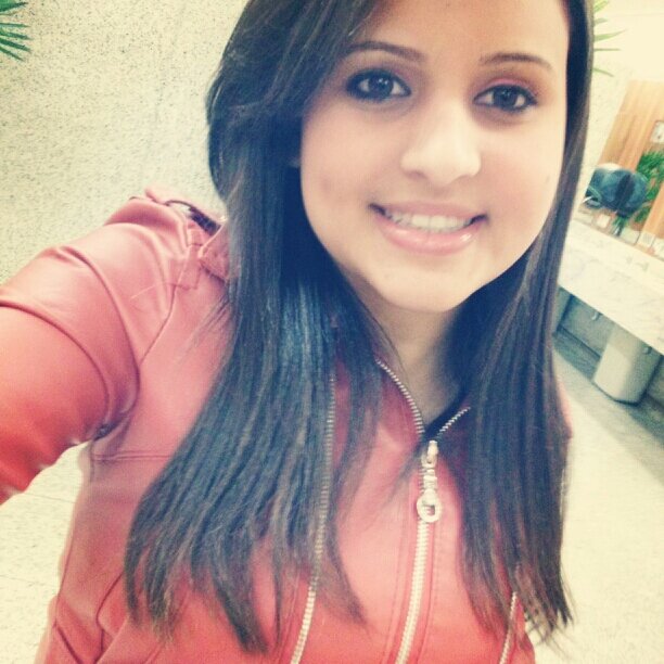 Sou uma Menina Feliz, amigaaah,carinhosa Simpática e divertida ... 
               Quer Saber Mais ?  É só seguiir