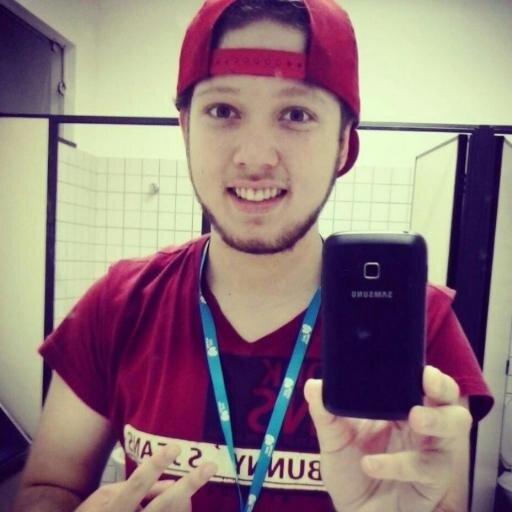 Cantor, ator, 19 anos