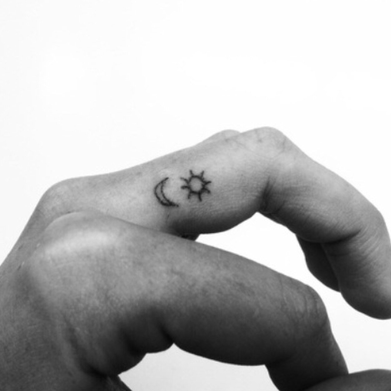 compluxity's profile picture. confused.