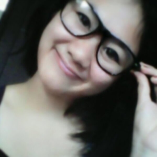 me?? tinggi,putih,sipit... oriental face ;)