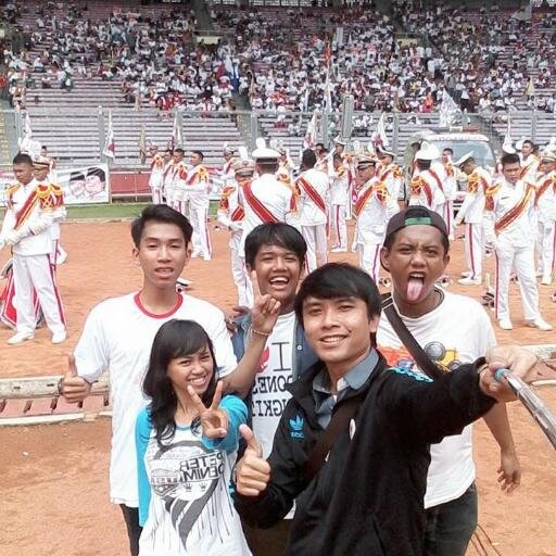 w orangnya baik dan tdk sombong tpi sifat w bsa brubah dgn cpt klau ada yg usik w,kluarga w atau ada jga yg ganggu tmnw n w akan lngsung usik hdup tuch orang!!